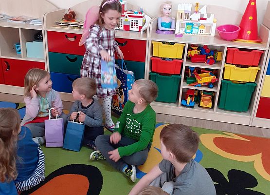 Grafika 10: URODZINKI