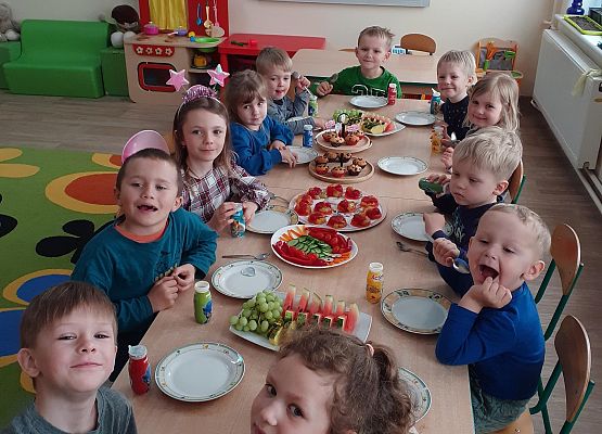 Grafika 12: URODZINKI