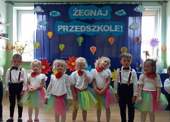 Grafika 1: Uroczyste zakończenie roku przedszkolnego. Część pierwsza. Pożegnanie młodszych dzieci