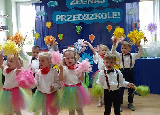 Grafika 19: Uroczyste zakończenie roku przedszkolnego. Część pierwsza. Pożegnanie młodszych dzieci