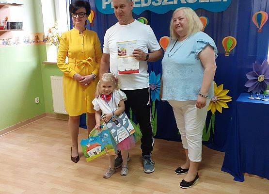 Grafika 39: Uroczyste zakończenie roku przedszkolnego. Część pierwsza. Pożegnanie młodszych dzieci