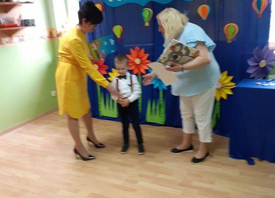 Grafika 50: Uroczyste zakończenie roku przedszkolnego. Część pierwsza. Pożegnanie młodszych dzieci