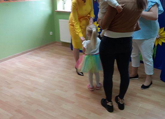 Grafika 60: Uroczyste zakończenie roku przedszkolnego. Część pierwsza. Pożegnanie młodszych dzieci