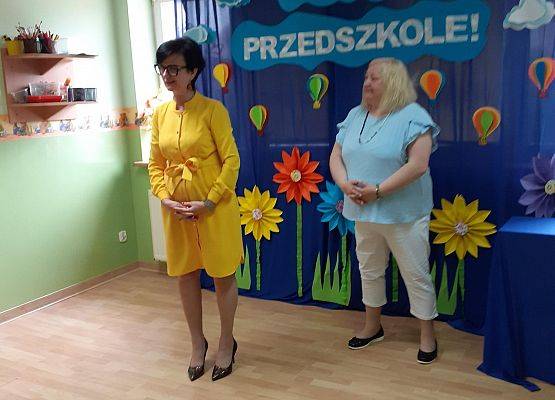 Grafika 67: Uroczyste zakończenie roku przedszkolnego. Część pierwsza. Pożegnanie młodszych dzieci