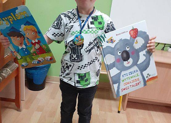 Grafika 71: Uroczyste zakończenie roku przedszkolnego. Część pierwsza. Pożegnanie młodszych dzieci