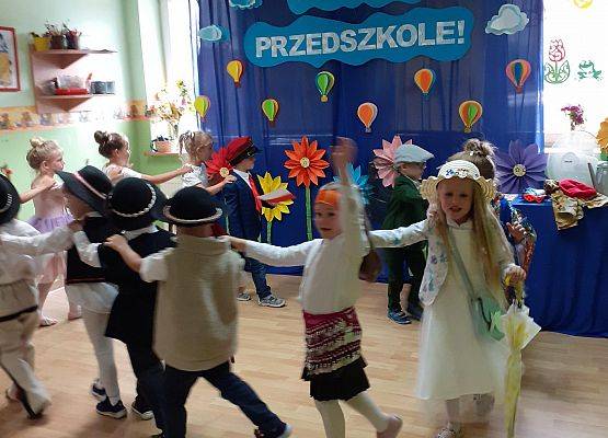 Grafika 7: Uroczyste zakończenie roku przedszkolnego. Część druga. Pożegnanie Starszaków