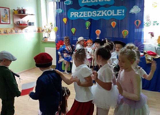 Grafika 9: Uroczyste zakończenie roku przedszkolnego. Część druga. Pożegnanie Starszaków