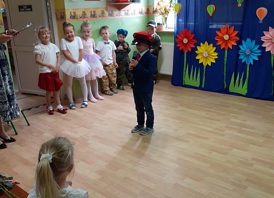 Grafika 14: Uroczyste zakończenie roku przedszkolnego. Część druga. Pożegnanie Starszaków