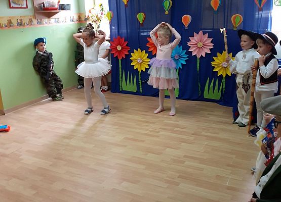 Grafika 22: Uroczyste zakończenie roku przedszkolnego. Część druga. Pożegnanie Starszaków