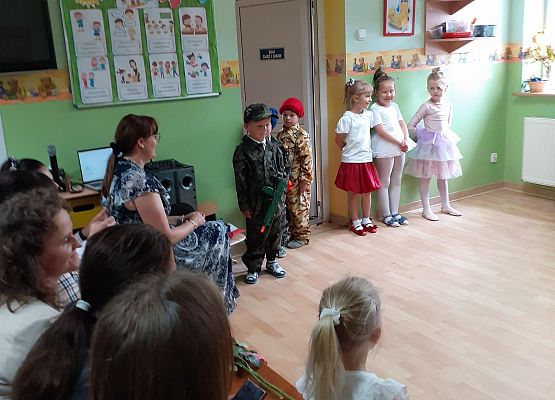 Grafika 25: Uroczyste zakończenie roku przedszkolnego. Część druga. Pożegnanie Starszaków