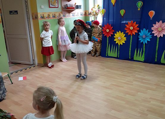 Grafika 32: Uroczyste zakończenie roku przedszkolnego. Część druga. Pożegnanie Starszaków