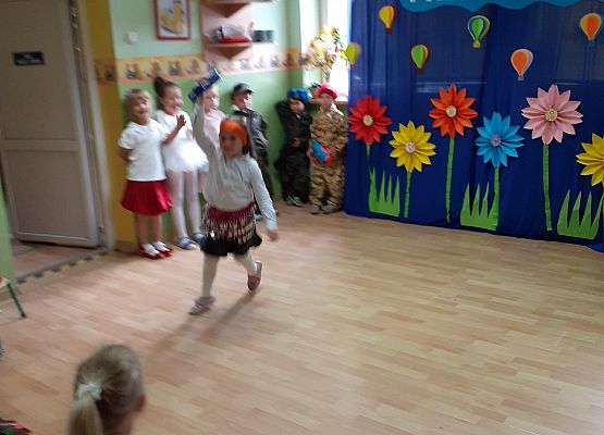 Grafika 39: Uroczyste zakończenie roku przedszkolnego. Część druga. Pożegnanie Starszaków