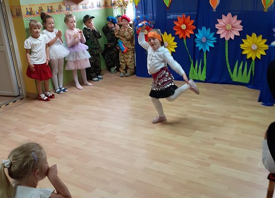 Grafika 41: Uroczyste zakończenie roku przedszkolnego. Część druga. Pożegnanie Starszaków