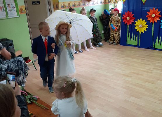 Grafika 46: Uroczyste zakończenie roku przedszkolnego. Część druga. Pożegnanie Starszaków