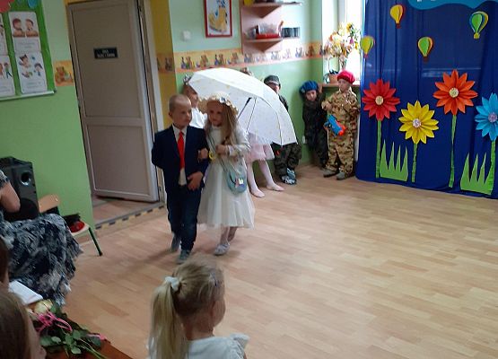 Grafika 47: Uroczyste zakończenie roku przedszkolnego. Część druga. Pożegnanie Starszaków