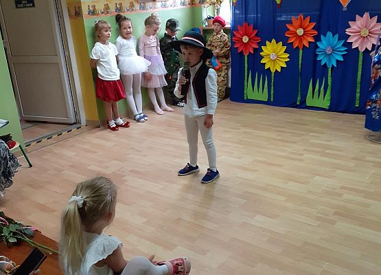 Grafika 48: Uroczyste zakończenie roku przedszkolnego. Część druga. Pożegnanie Starszaków