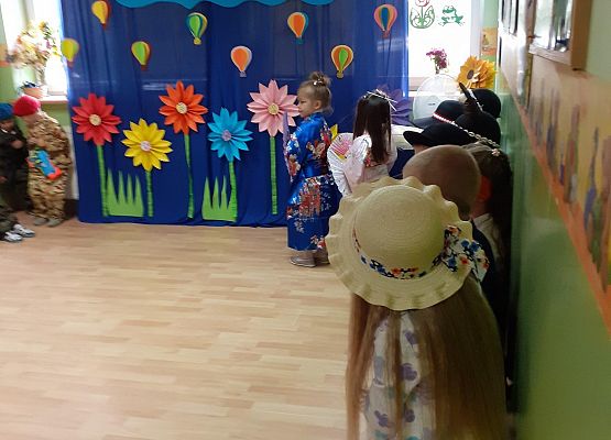 Grafika 49: Uroczyste zakończenie roku przedszkolnego. Część druga. Pożegnanie Starszaków