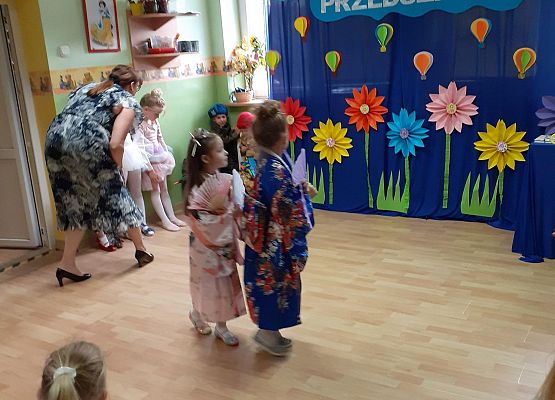 Grafika 51: Uroczyste zakończenie roku przedszkolnego. Część druga. Pożegnanie Starszaków