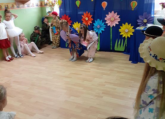 Grafika 52: Uroczyste zakończenie roku przedszkolnego. Część druga. Pożegnanie Starszaków