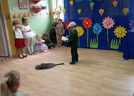 Grafika 61: Uroczyste zakończenie roku przedszkolnego. Część druga. Pożegnanie Starszaków