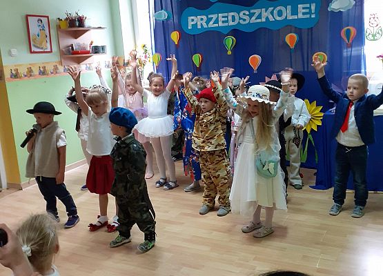 Grafika 66: Uroczyste zakończenie roku przedszkolnego. Część druga. Pożegnanie Starszaków