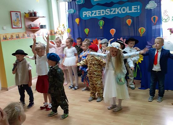 Grafika 67: Uroczyste zakończenie roku przedszkolnego. Część druga. Pożegnanie Starszaków