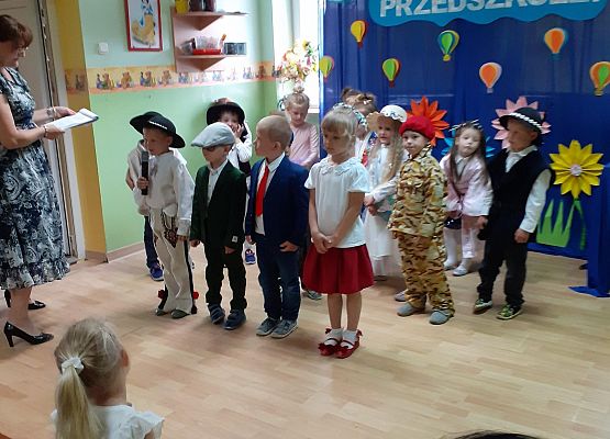 Grafika 71: Uroczyste zakończenie roku przedszkolnego. Część druga. Pożegnanie Starszaków