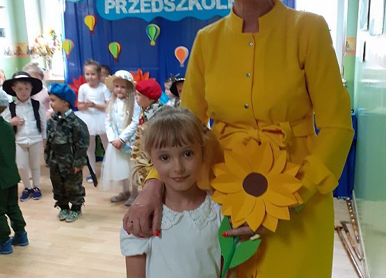 Grafika 74: Uroczyste zakończenie roku przedszkolnego. Część druga. Pożegnanie Starszaków