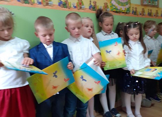 Grafika 85: Uroczyste zakończenie roku przedszkolnego. Część druga. Pożegnanie Starszaków