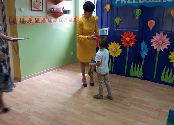 Grafika 88: Uroczyste zakończenie roku przedszkolnego. Część druga. Pożegnanie Starszaków