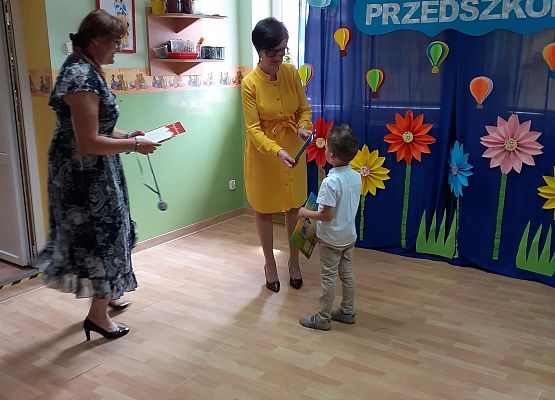 Grafika 89: Uroczyste zakończenie roku przedszkolnego. Część druga. Pożegnanie Starszaków