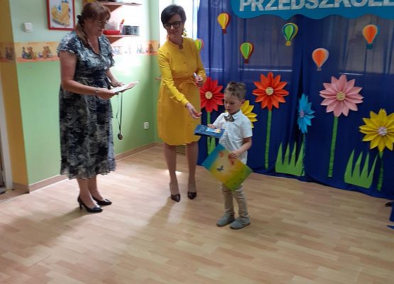 Grafika 90: Uroczyste zakończenie roku przedszkolnego. Część druga. Pożegnanie Starszaków