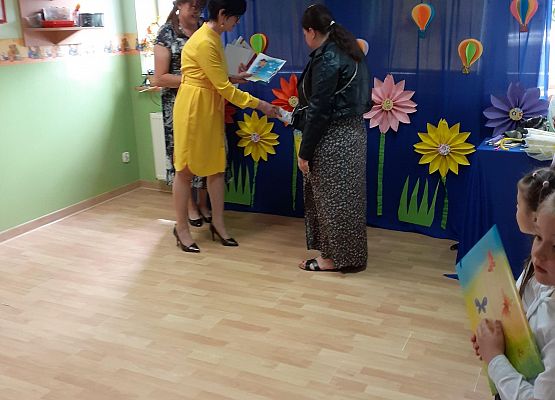 Grafika 93: Uroczyste zakończenie roku przedszkolnego. Część druga. Pożegnanie Starszaków