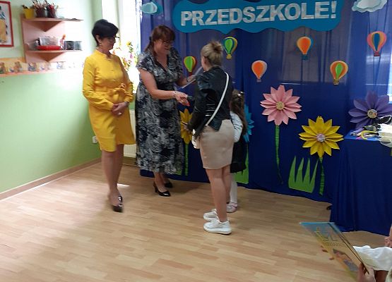 Grafika 96: Uroczyste zakończenie roku przedszkolnego. Część druga. Pożegnanie Starszaków