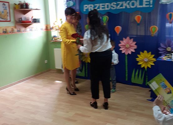 Grafika 100: Uroczyste zakończenie roku przedszkolnego. Część druga. Pożegnanie Starszaków