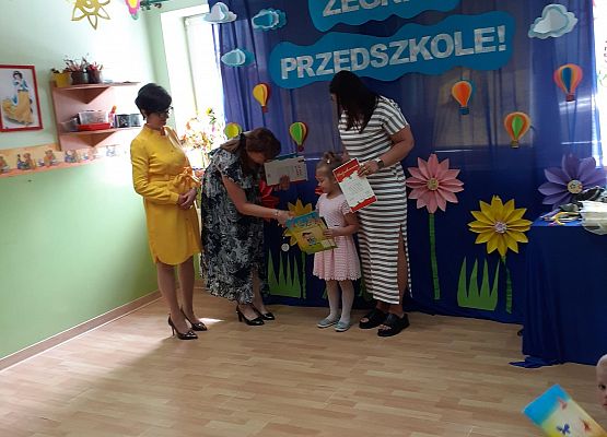 Grafika 108: Uroczyste zakończenie roku przedszkolnego. Część druga. Pożegnanie Starszaków