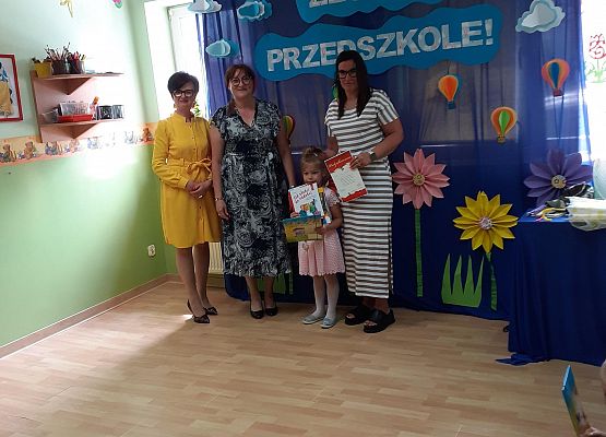 Grafika 109: Uroczyste zakończenie roku przedszkolnego. Część druga. Pożegnanie Starszaków