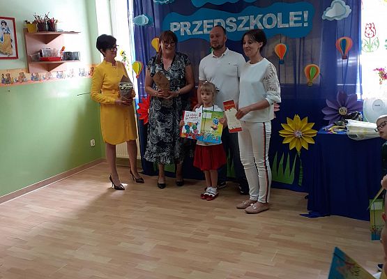 Grafika 116: Uroczyste zakończenie roku przedszkolnego. Część druga. Pożegnanie Starszaków