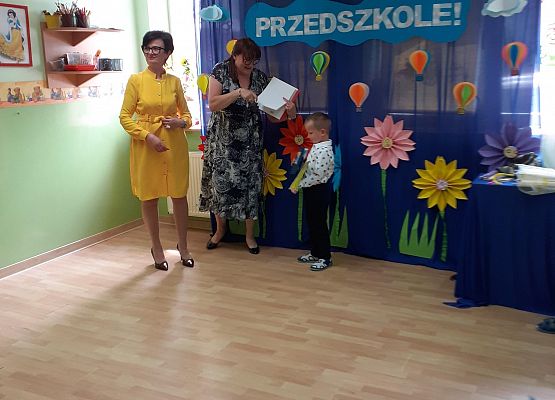 Grafika 117: Uroczyste zakończenie roku przedszkolnego. Część druga. Pożegnanie Starszaków