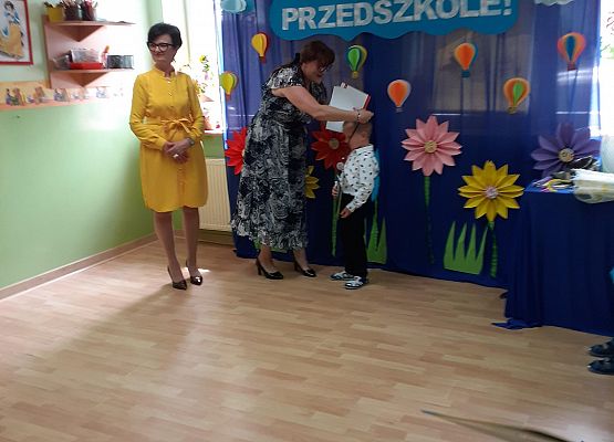 Grafika 118: Uroczyste zakończenie roku przedszkolnego. Część druga. Pożegnanie Starszaków