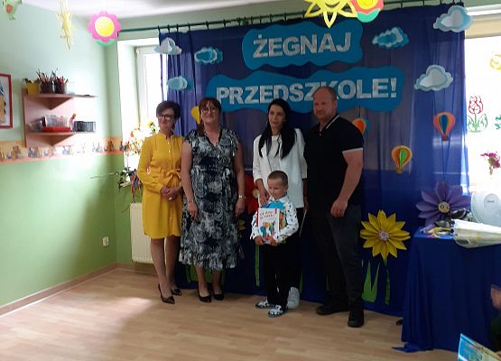 Grafika 119: Uroczyste zakończenie roku przedszkolnego. Część druga. Pożegnanie Starszaków