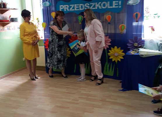 Grafika 120: Uroczyste zakończenie roku przedszkolnego. Część druga. Pożegnanie Starszaków