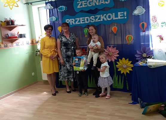 Grafika 127: Uroczyste zakończenie roku przedszkolnego. Część druga. Pożegnanie Starszaków