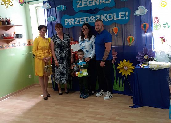 Grafika 129: Uroczyste zakończenie roku przedszkolnego. Część druga. Pożegnanie Starszaków