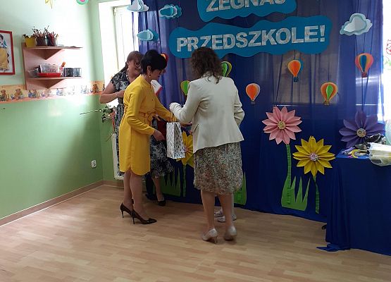 Grafika 130: Uroczyste zakończenie roku przedszkolnego. Część druga. Pożegnanie Starszaków