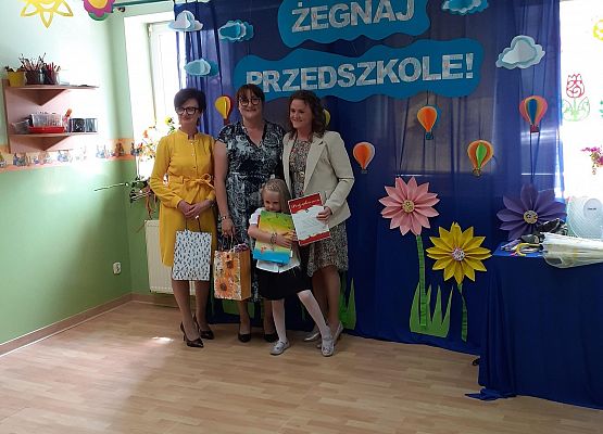 Grafika 131: Uroczyste zakończenie roku przedszkolnego. Część druga. Pożegnanie Starszaków