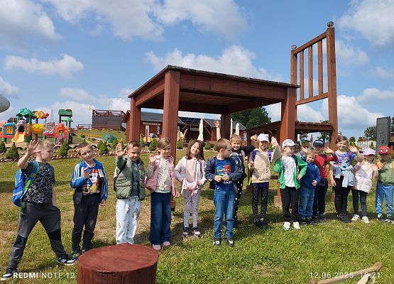 Grafika 4: Wycieczka do Parku Miniatur i Gigantów w Stryszej Budzie