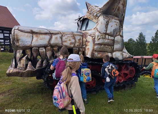 Grafika 27: Wycieczka do Parku Miniatur i Gigantów w Stryszej Budzie