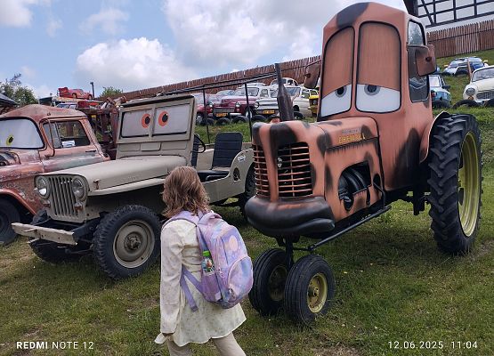 Grafika 24: Wycieczka do Parku Miniatur i Gigantów w Stryszej Budzie