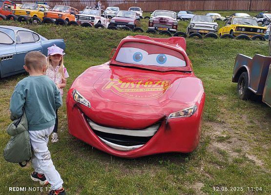 Grafika 22: Wycieczka do Parku Miniatur i Gigantów w Stryszej Budzie